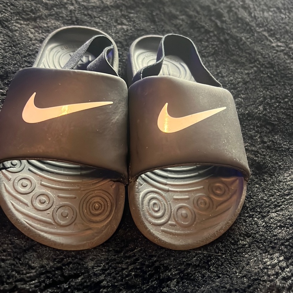 10c nike slides